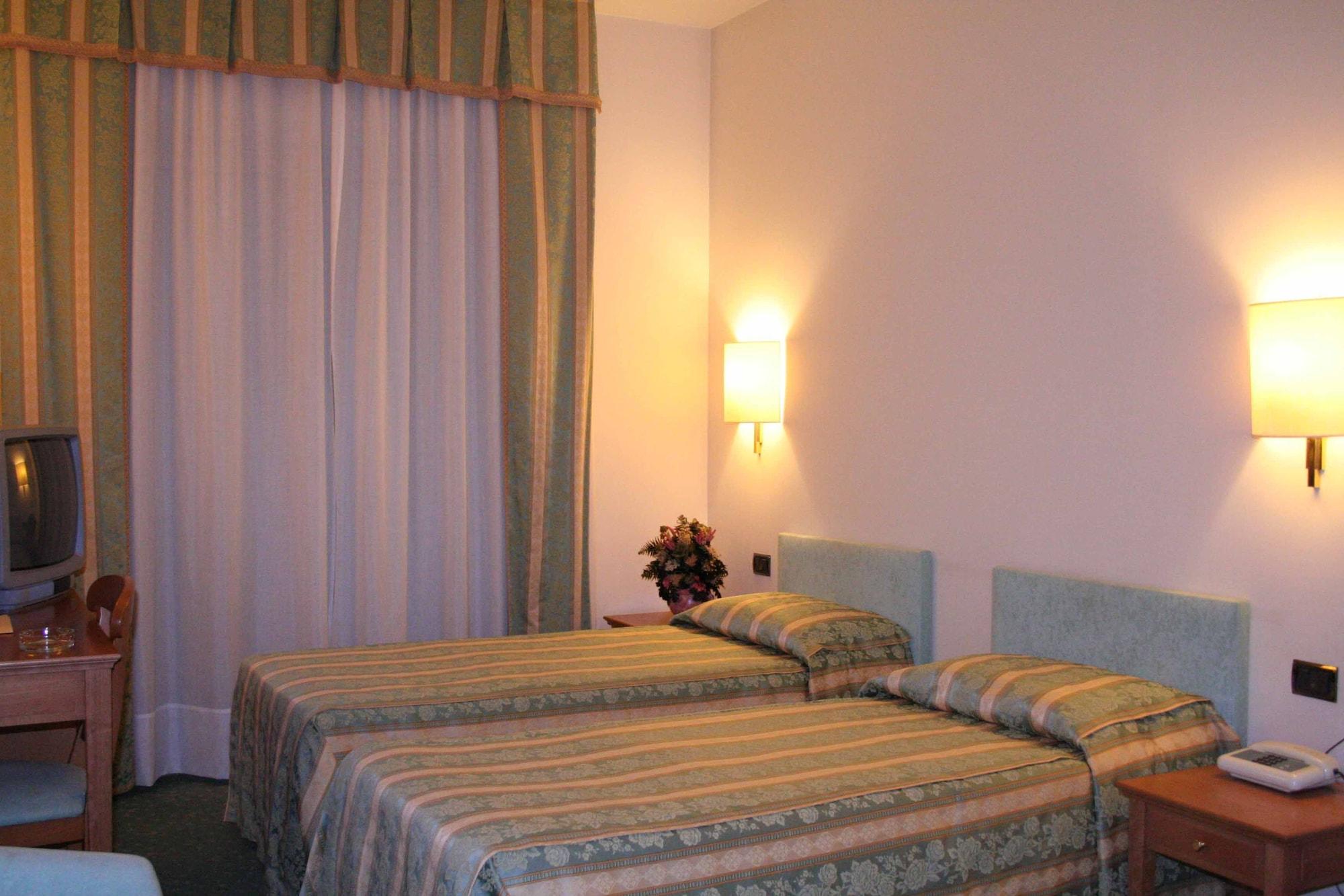 Savant Hotel Lamezia Terme Eksteriør bilde